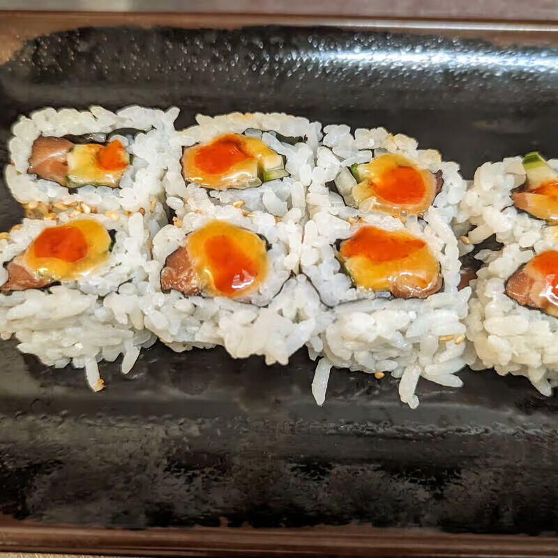 SPICY SALMON ROLL